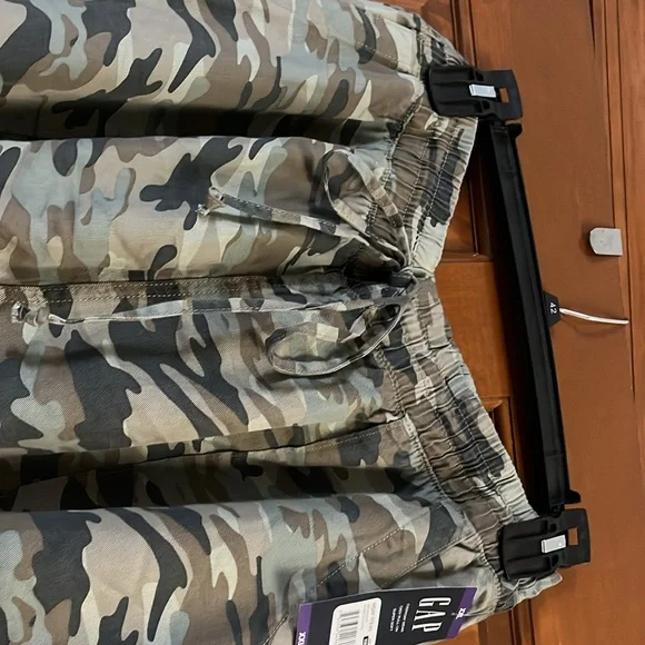 Gap XXL Camo Joggers - Picture 2 of 7